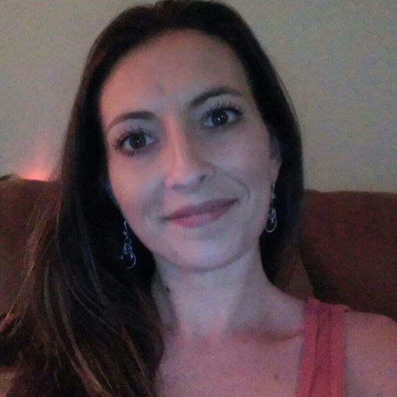 Meet your Posher, Tara - Picture 2 of 4